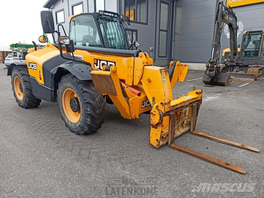 JCB 535-125 kurottaja مناولات متداخلة