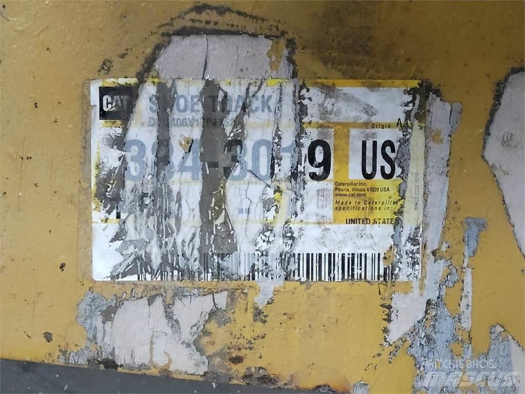 CAT 384-3019 بلدوزرات بعجلات