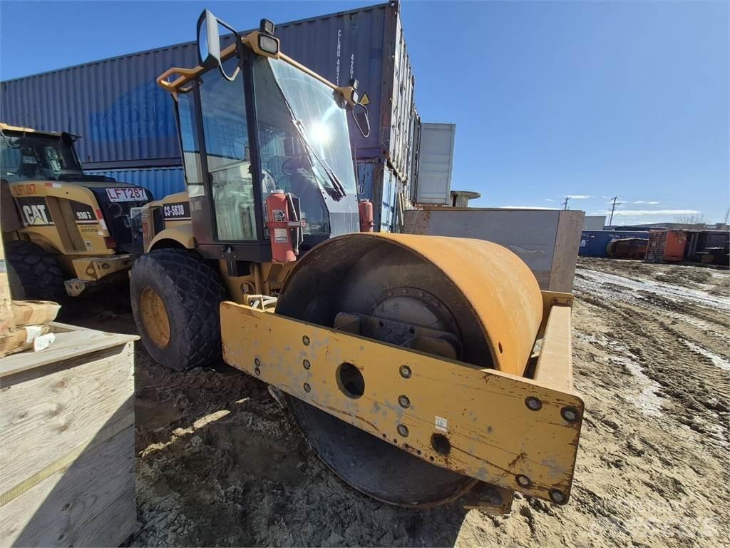 CAT CS-563D مداحل أحادية الأسطوانة