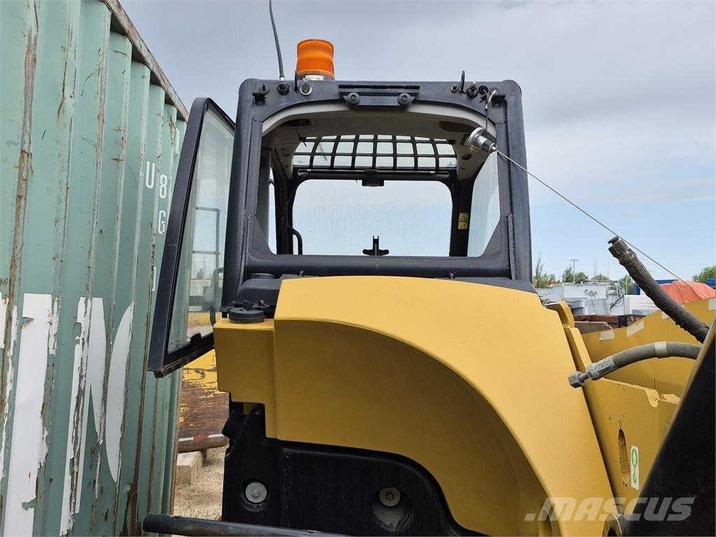 CAT TH560B معدات مناولة لأغراض الزراعة