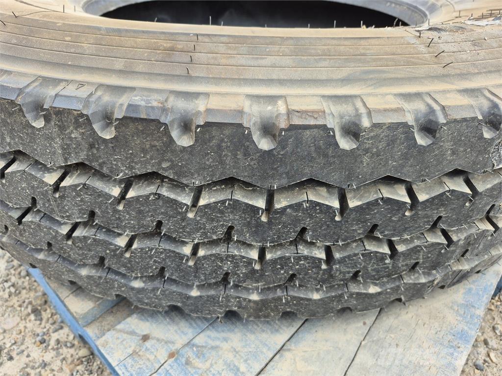 Firestone  الإطارات والعجلات والحافات