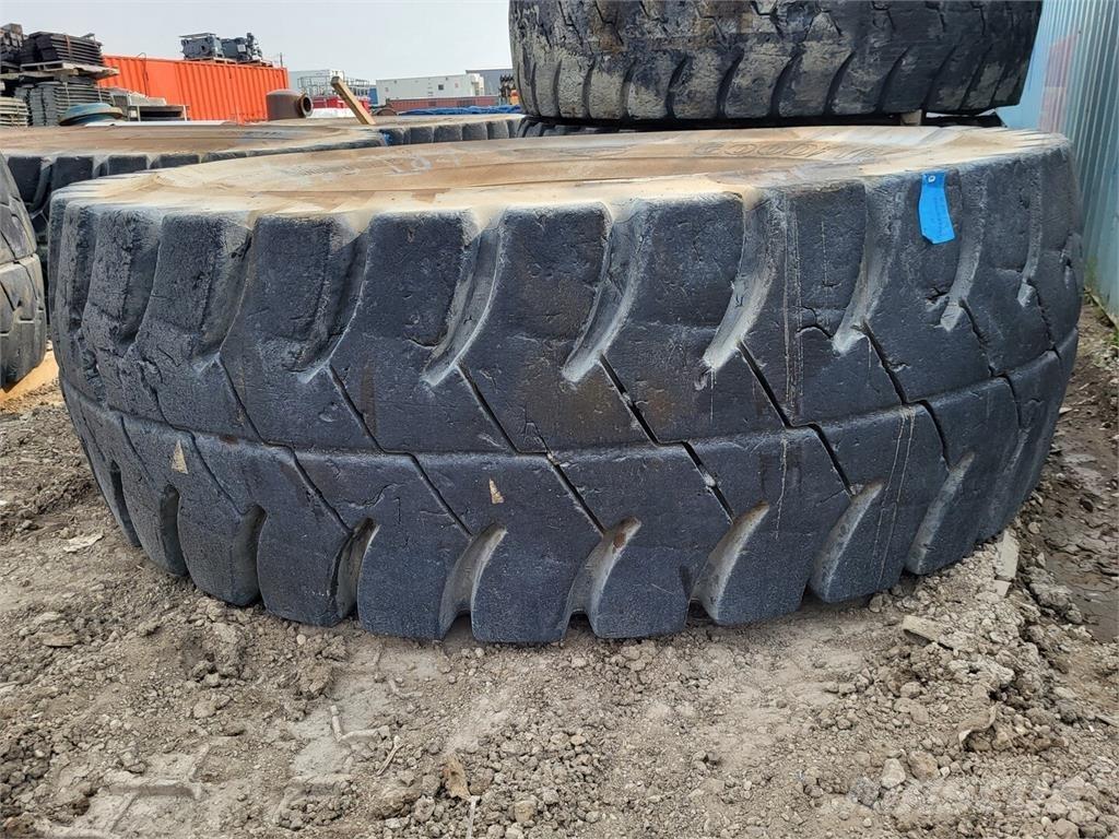 Goodyear RM-4B+ الإطارات والعجلات والحافات