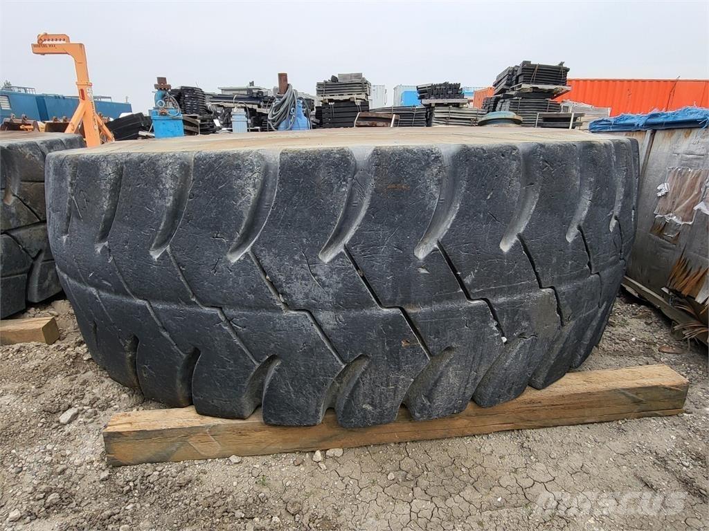 Goodyear RM-4B+ الإطارات والعجلات والحافات