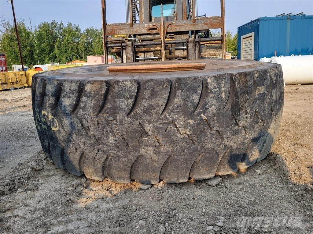 Goodyear RM-4B+ الإطارات والعجلات والحافات