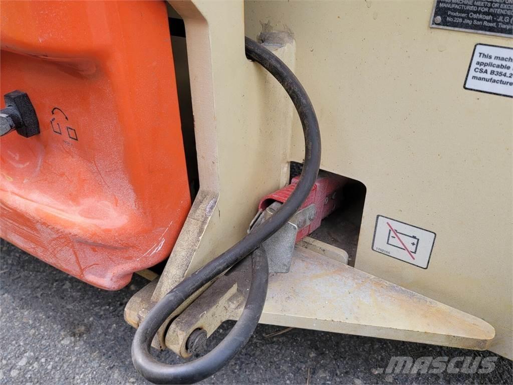 JLG 2646ES رافعات مقصية الشكل