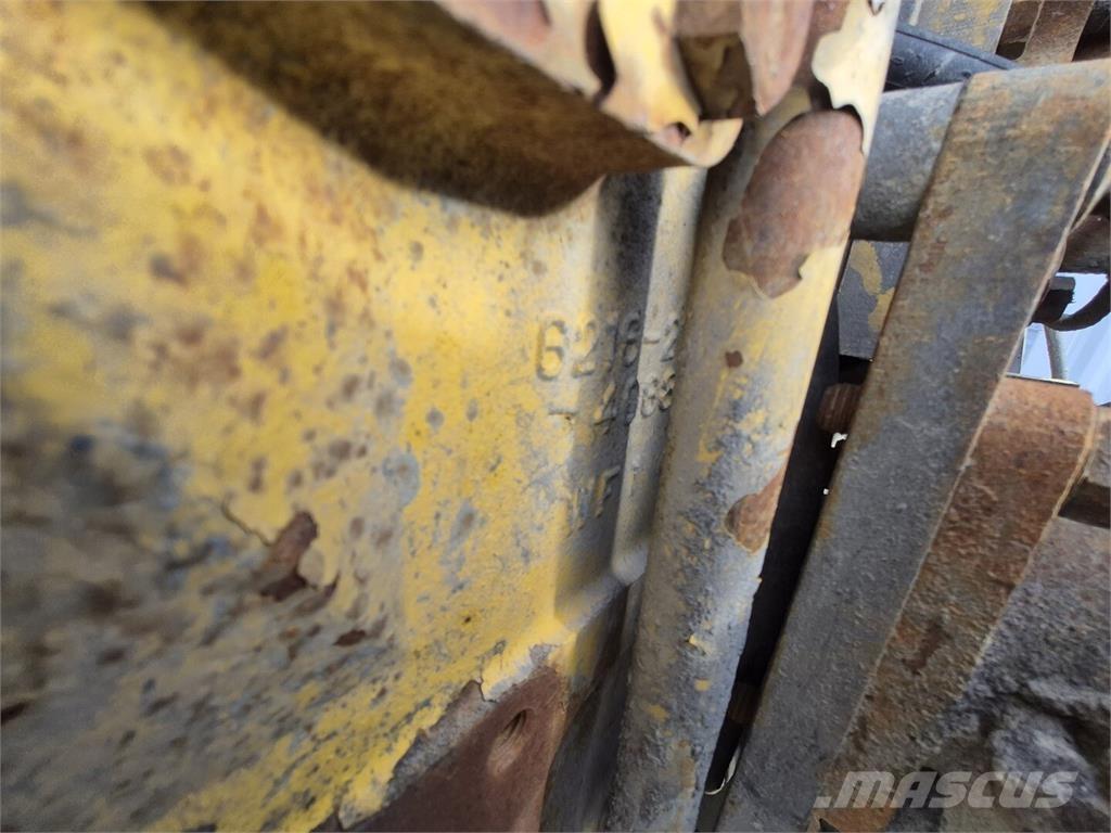 Komatsu  ساحبات مفصلية