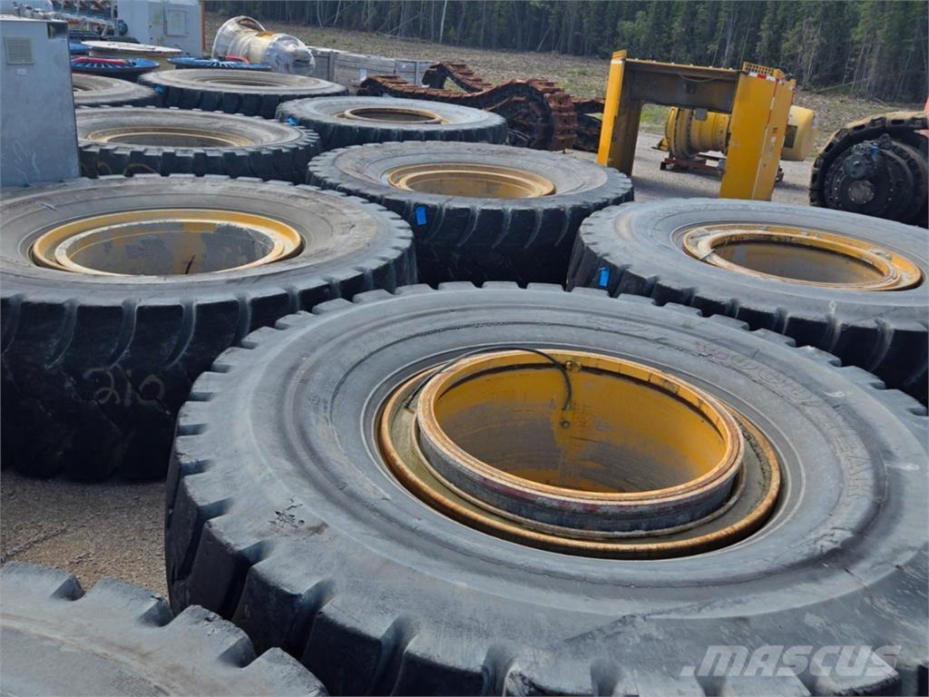 Komatsu 830E-1DC الإطارات والعجلات والحافات