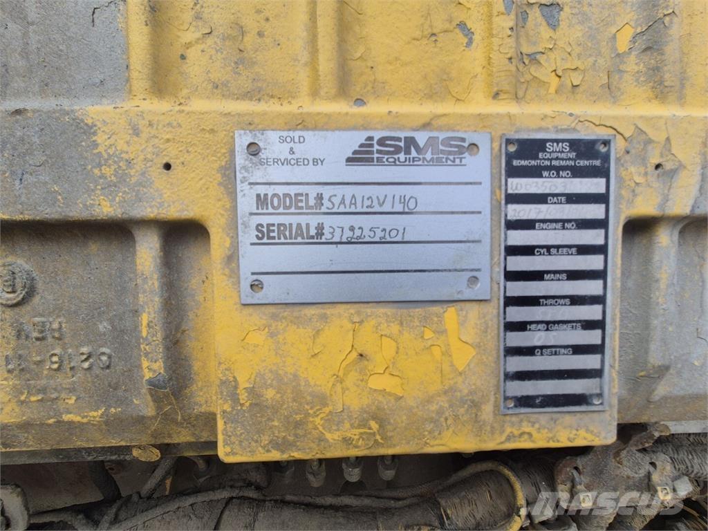 Komatsu SAA12V140 ساحبات مفصلية