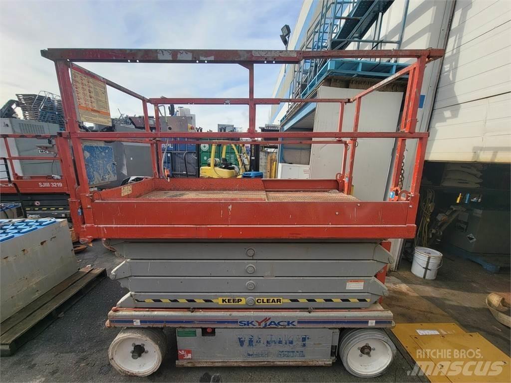SkyJack SJ3 4632 رافعات مقصية الشكل
