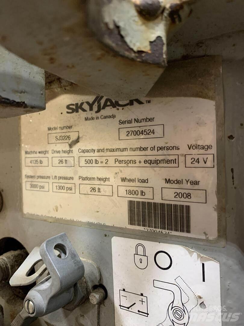 SkyJack SJIII 3226 رافعات مقصية الشكل