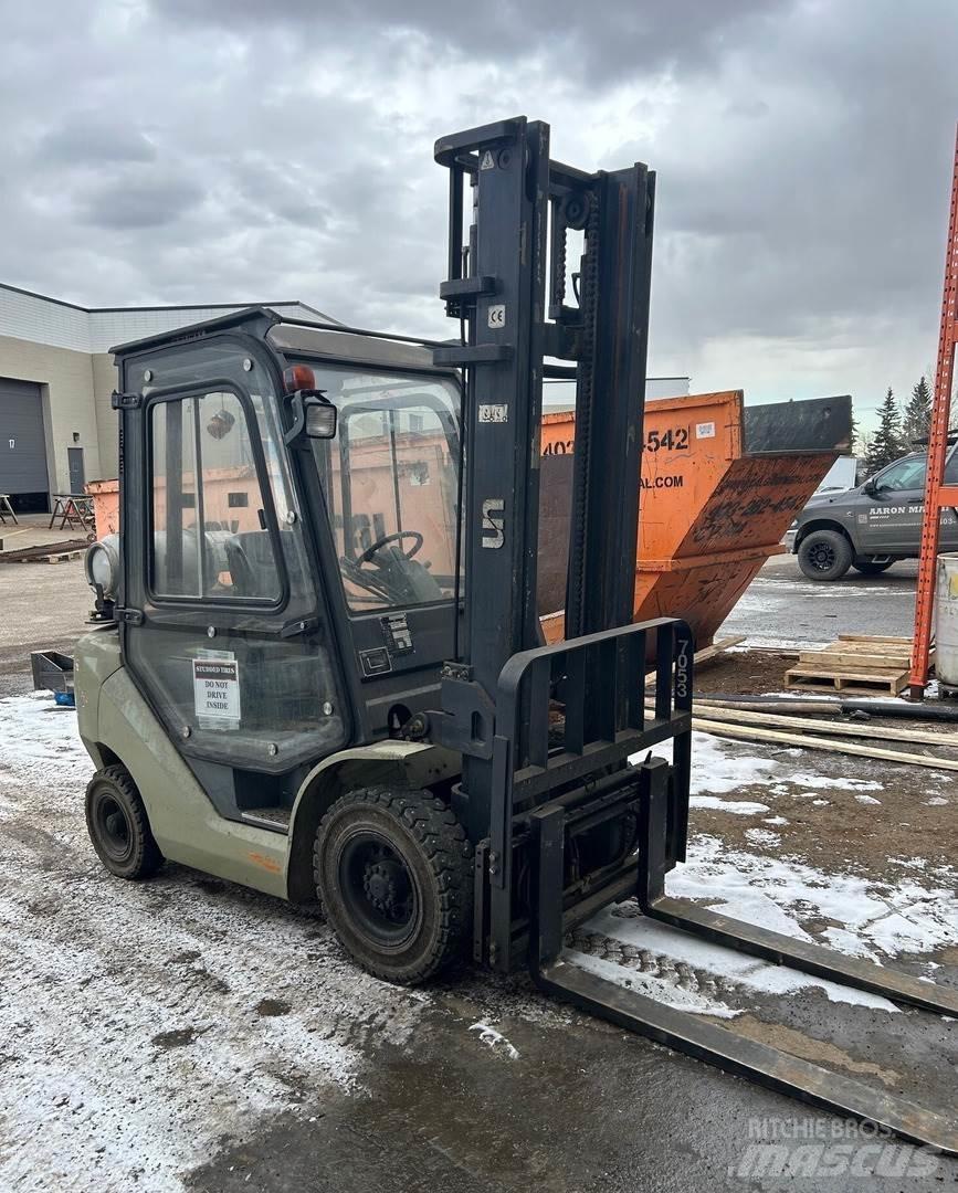 UN Forklift FL25T-JA أخرى