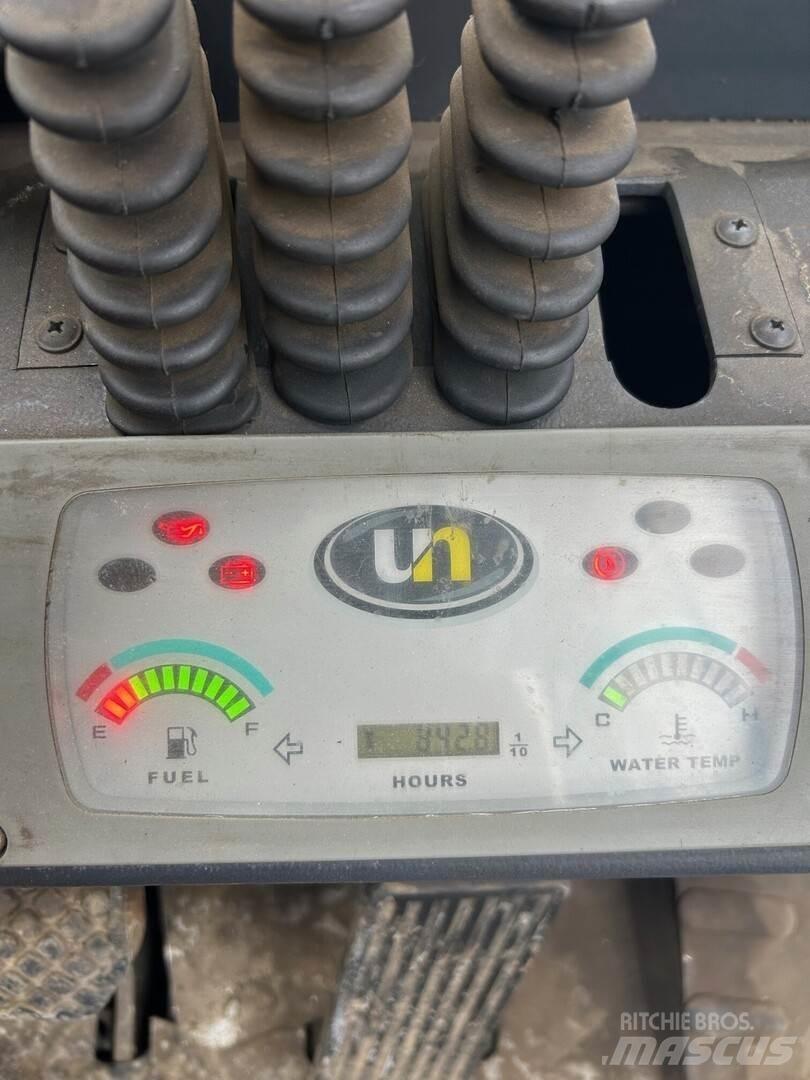 UN Forklift FL25T-JA أخرى