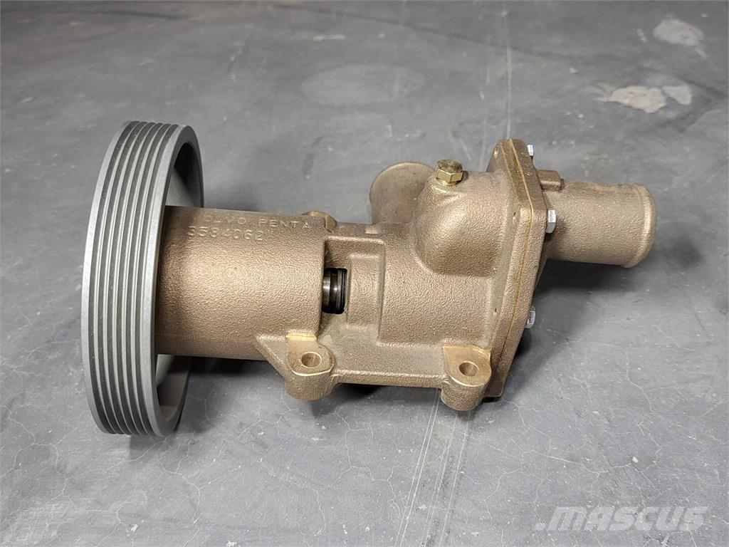 Volvo  مضخات المياه