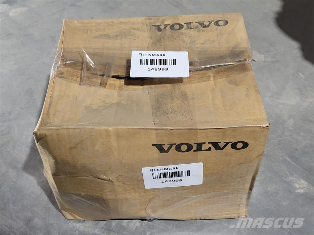 Volvo  مضخات المياه