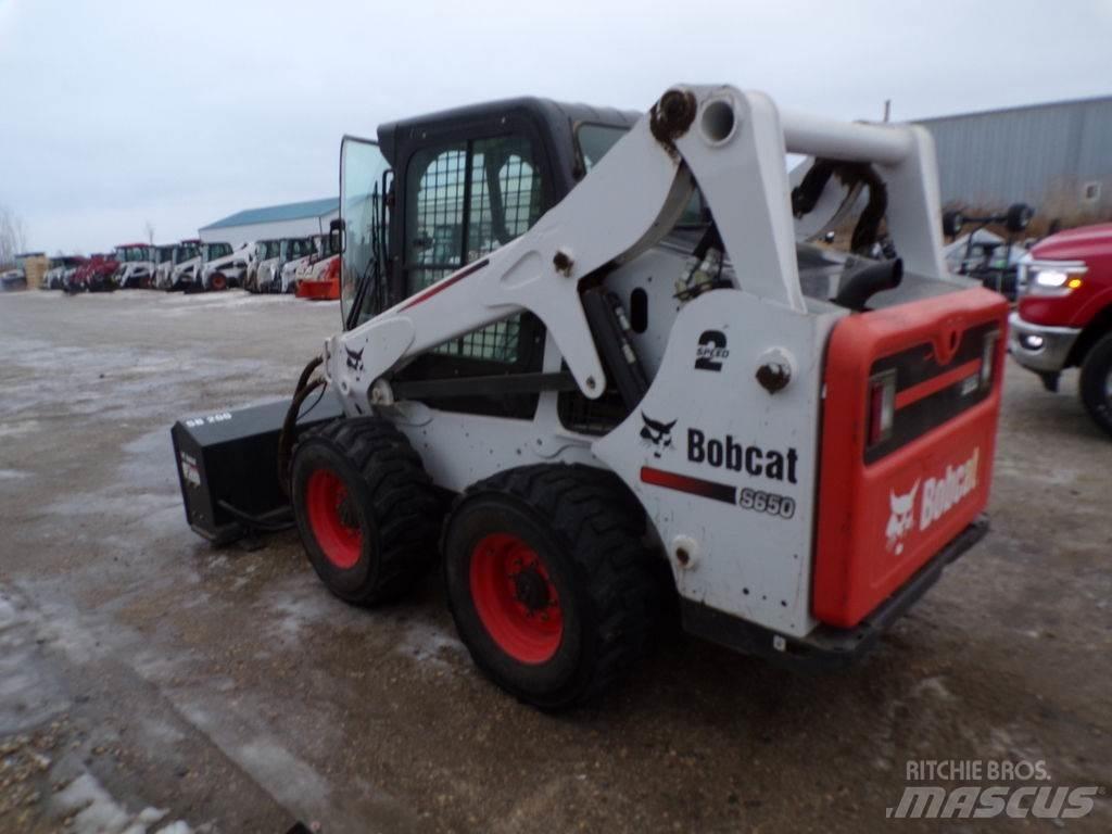 Bobcat S650 لوادر انزلاقية التوجيه