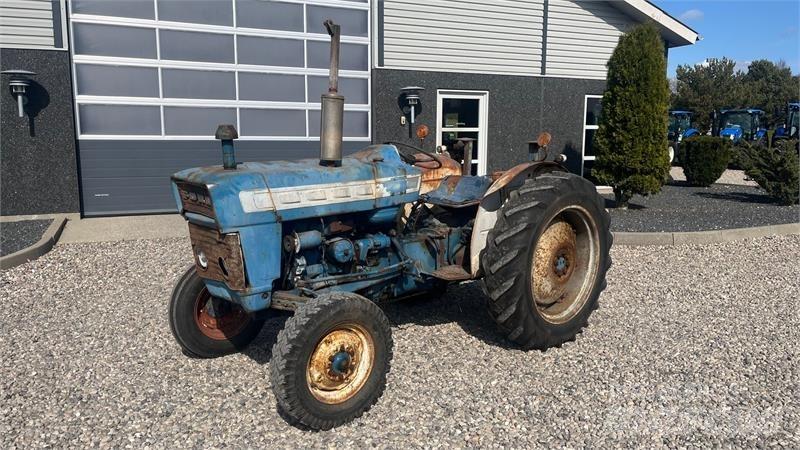 Ford 3000 الجرارات