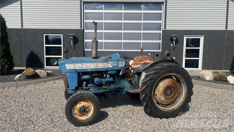 Ford 3000 الجرارات