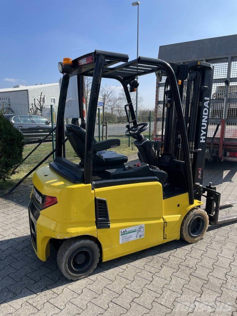 Hyundai 20 B - 9 شاحنات ذات رافعات شوكية تعمل بالكهرباء