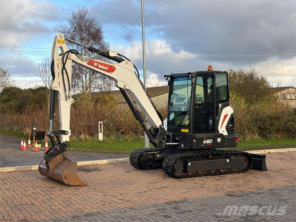 Bobcat E60 حفارات زحافة