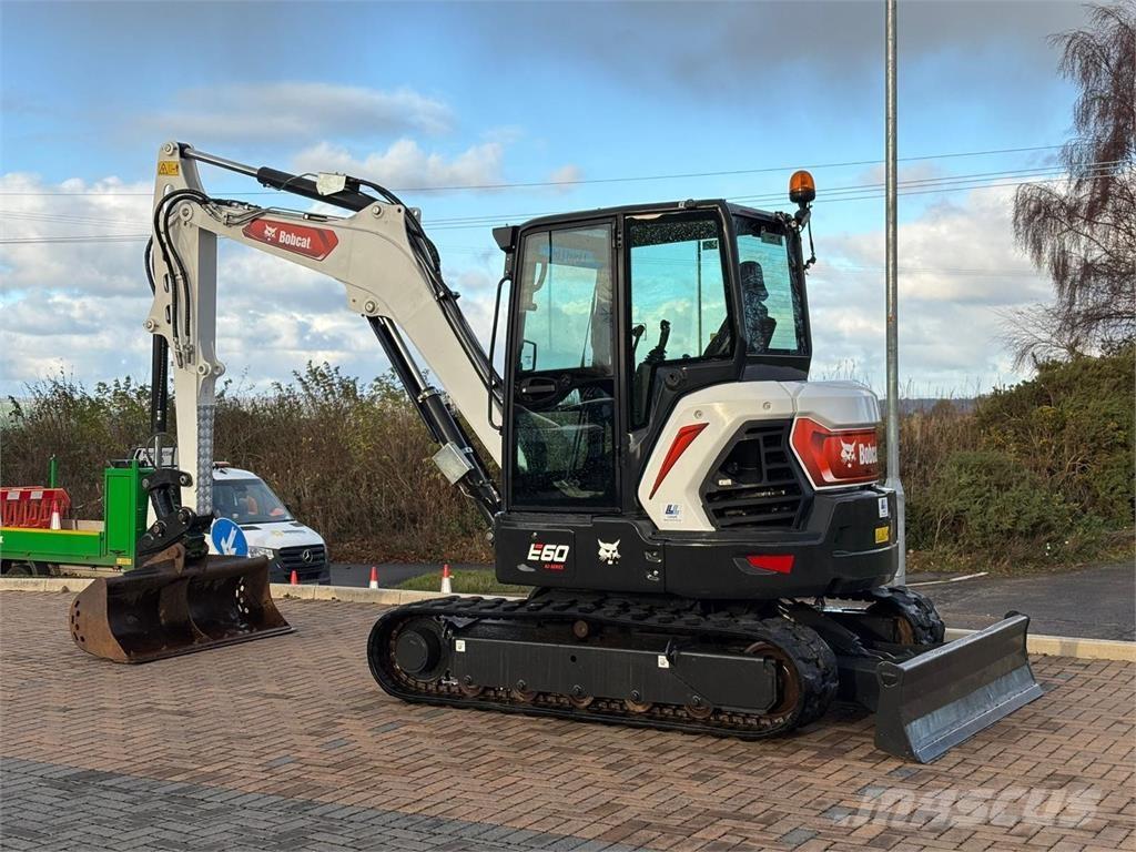 Bobcat E60 حفارات زحافة