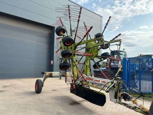CLAAS Liner 780 مكابس وميبسات التبن