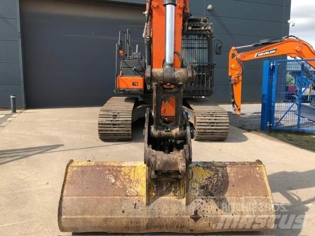 Develon Dx225lc-5 حفارات زحافة