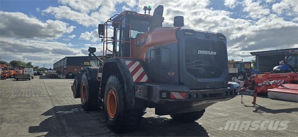 Doosan DL320-7 لوادر بعجل