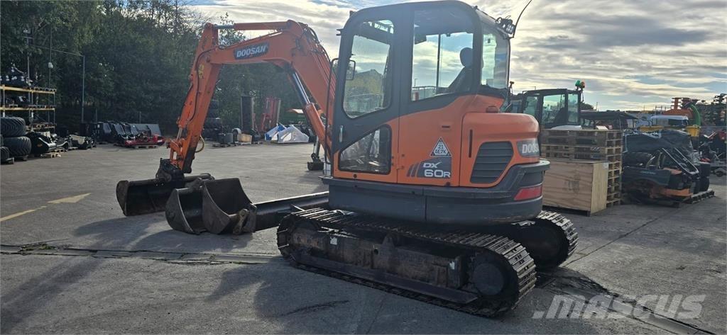 Doosan DX60R حفارات زحافة