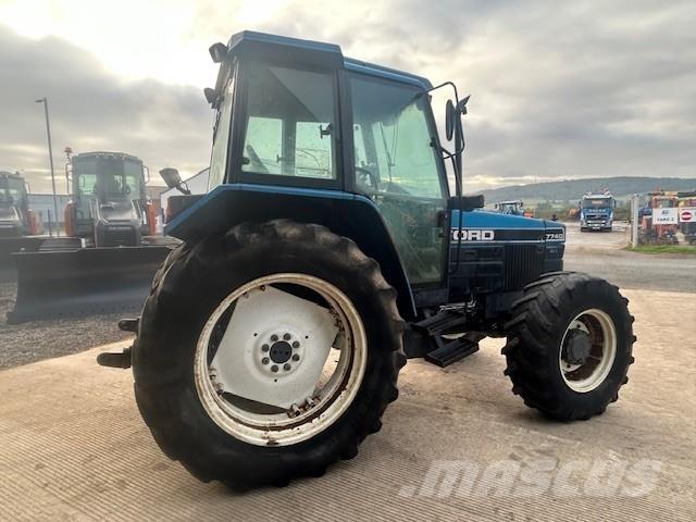 Ford 7740 الجرارات