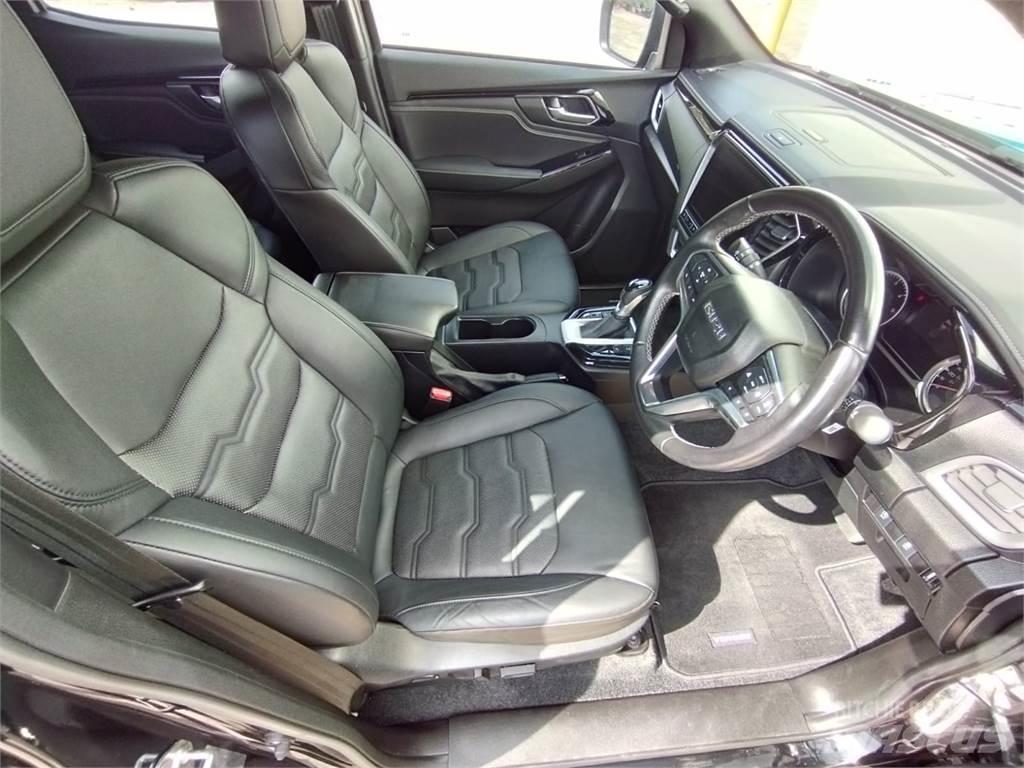 Isuzu  شاحنات خفيفة/مفصلية الجوانب