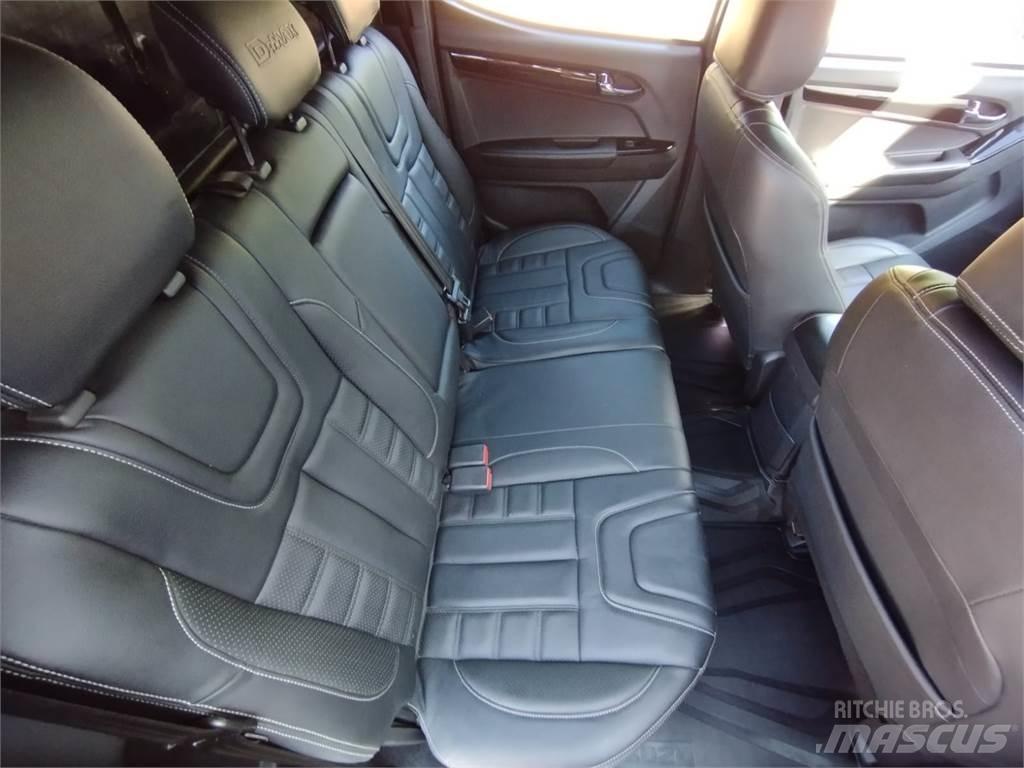Isuzu Blade شاحنات خفيفة/مفصلية الجوانب