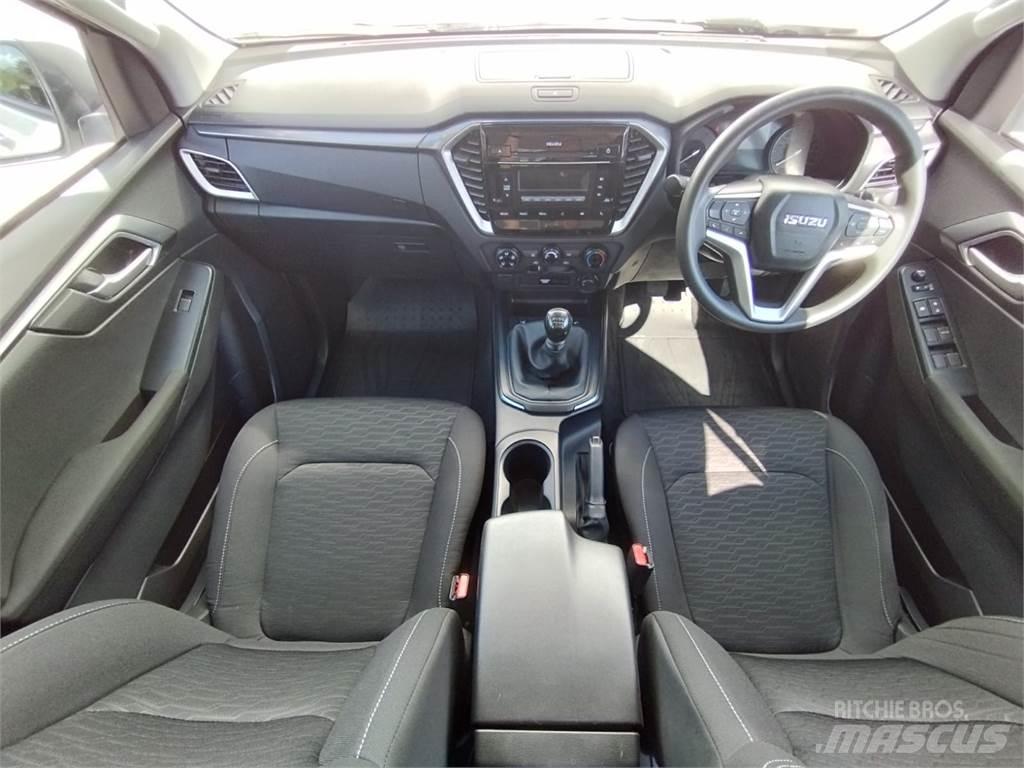 Isuzu DL20 شاحنات خفيفة/مفصلية الجوانب