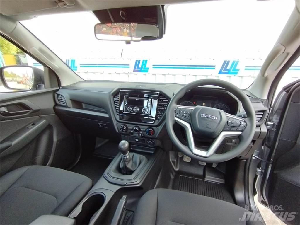 Isuzu Utility Singl أخرى