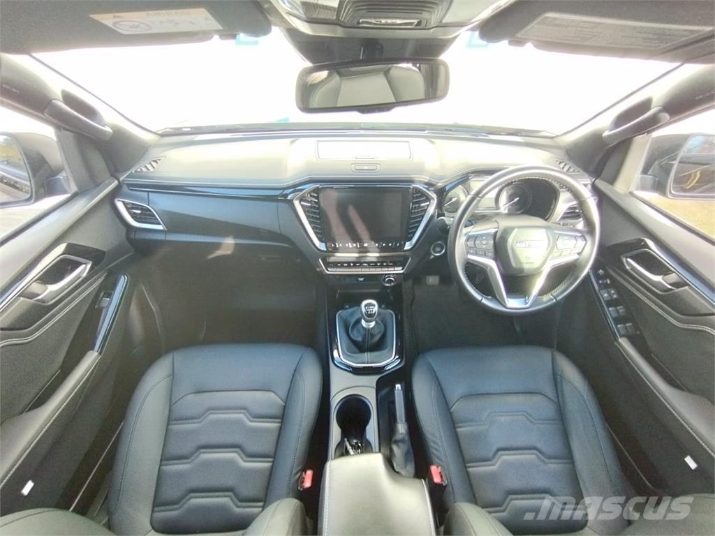 Isuzu V-Cross شاحنات خفيفة/مفصلية الجوانب