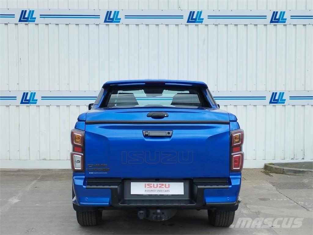 Isuzu V-Cross شاحنات خفيفة/مفصلية الجوانب