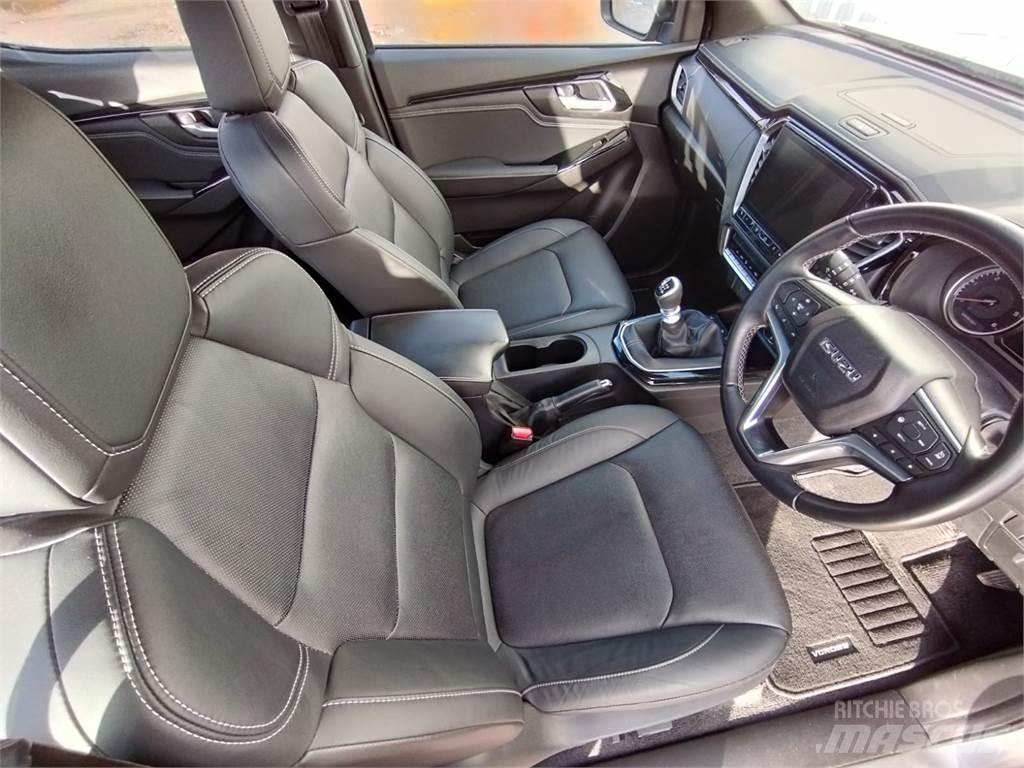 Isuzu V-Cross أخرى