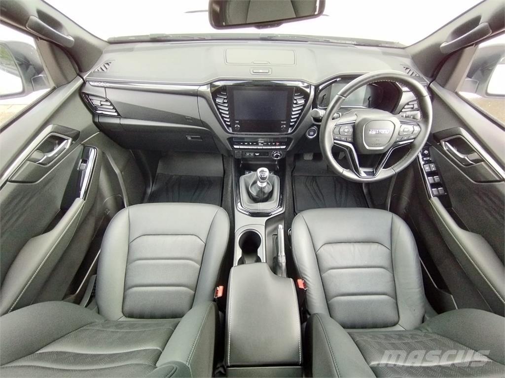 Isuzu V-Cross شاحنات خفيفة/مفصلية الجوانب