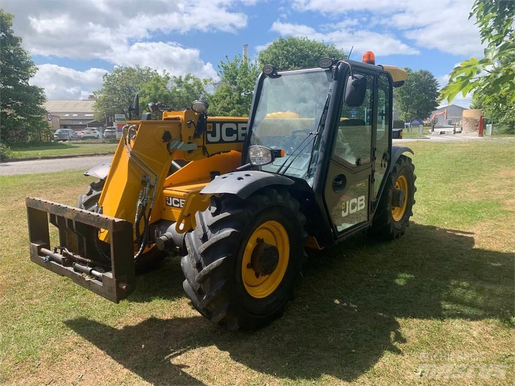 JCB 527-58 مناولات متداخلة