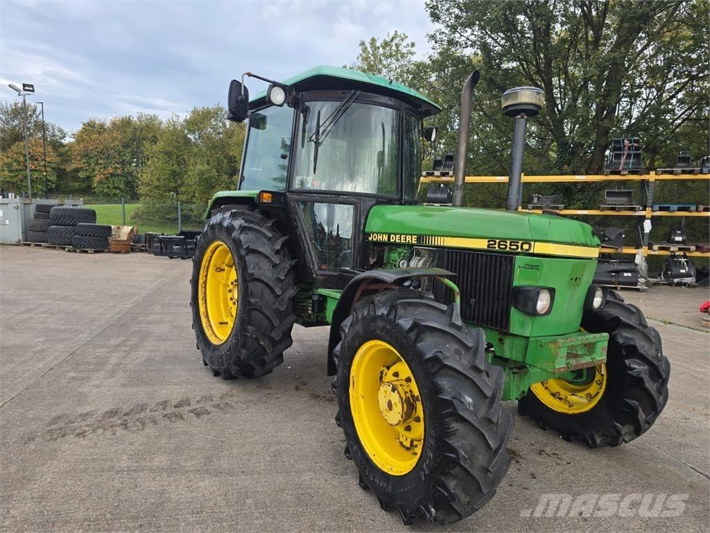 John Deere 2650 الجرارات