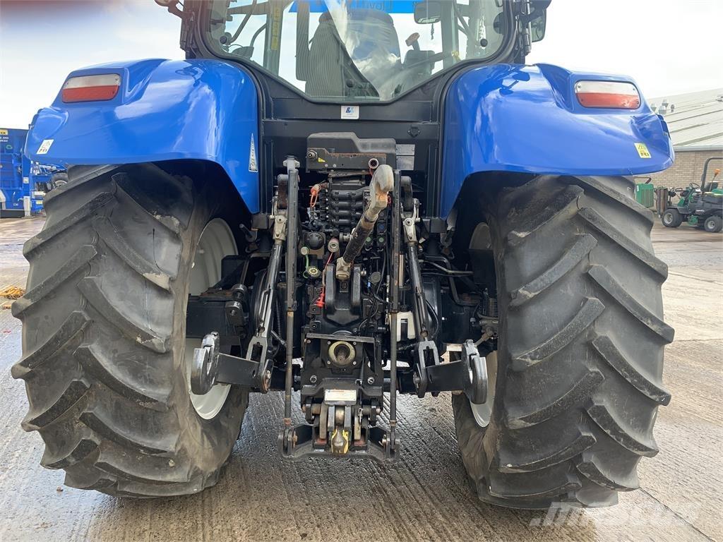 New Holland T7.200 الجرارات