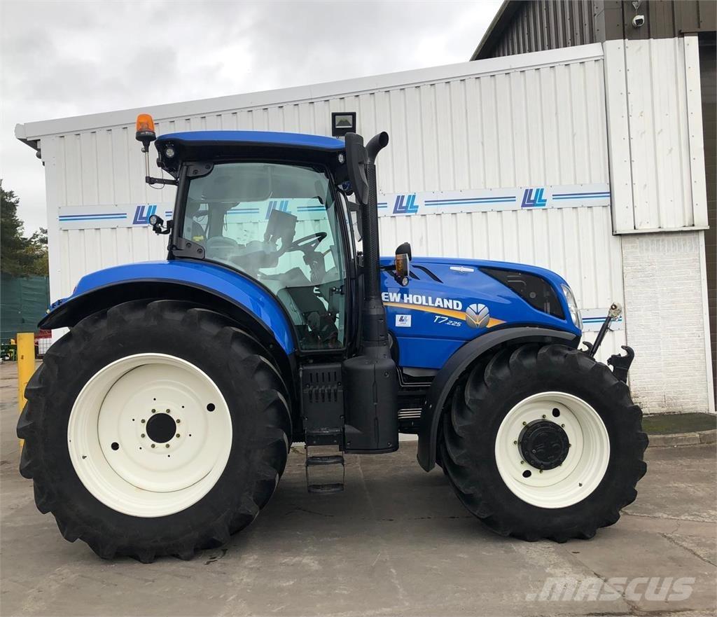 New Holland T7.225 الجرارات