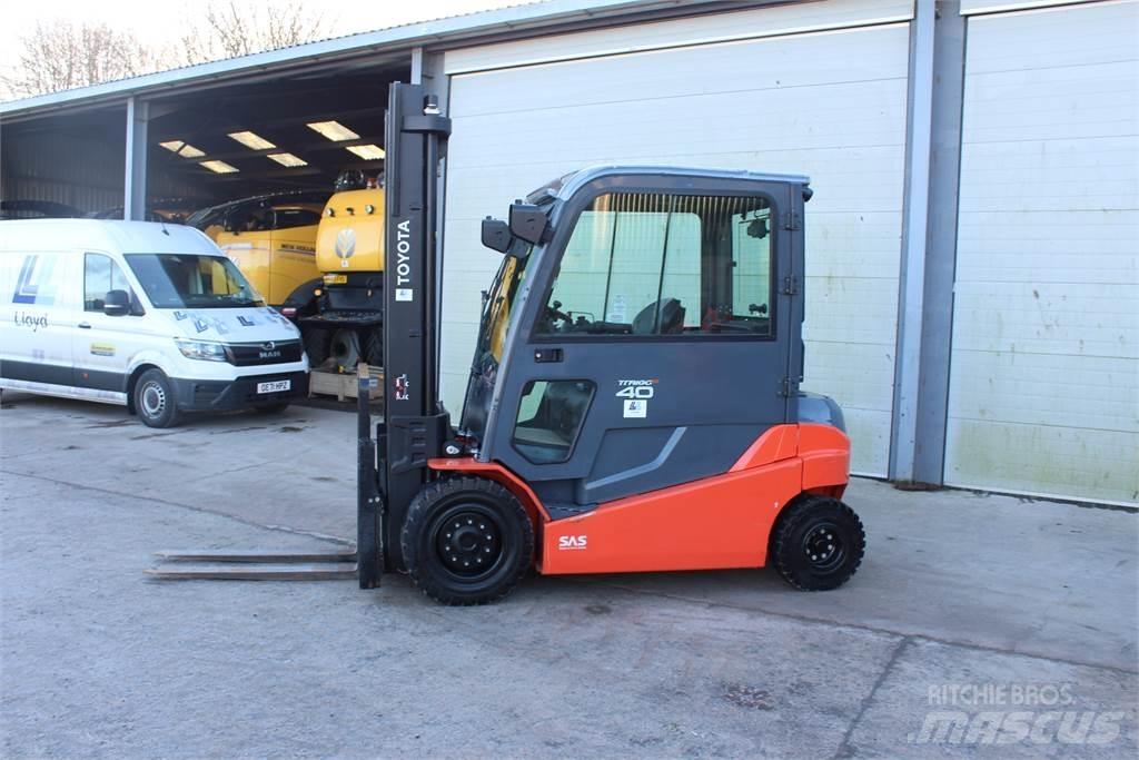 Toyota 4T Forklift أخرى