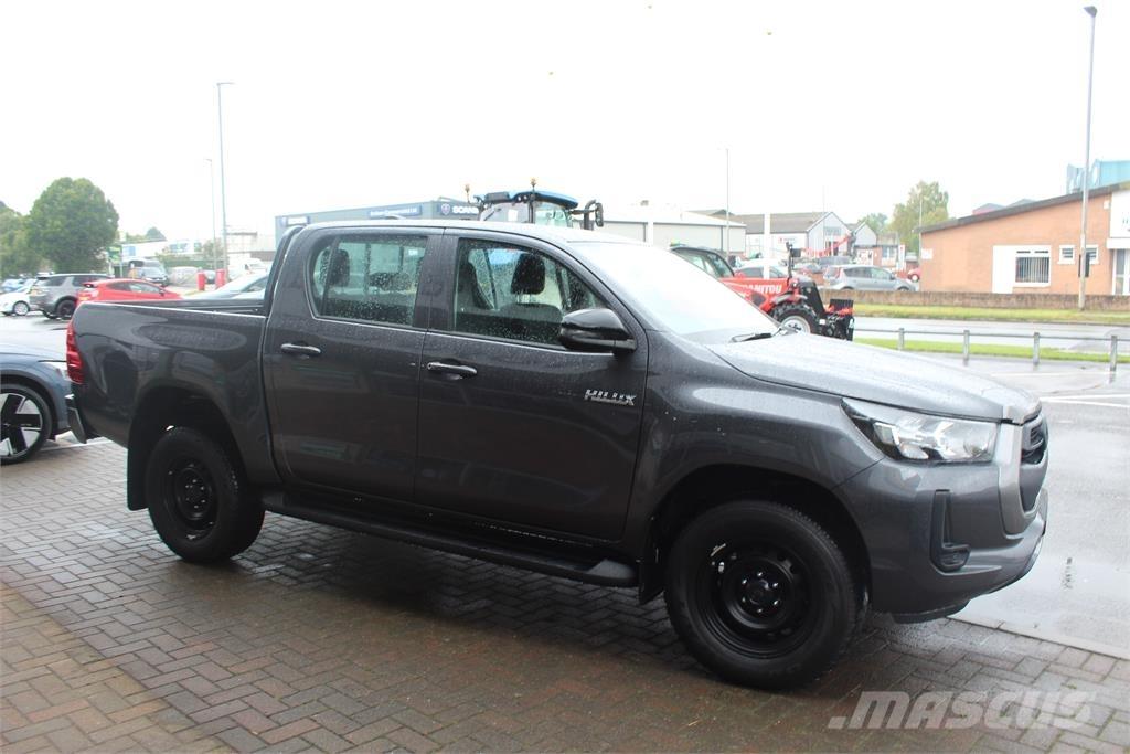 Toyota Hilux شاحنات خفيفة/مفصلية الجوانب