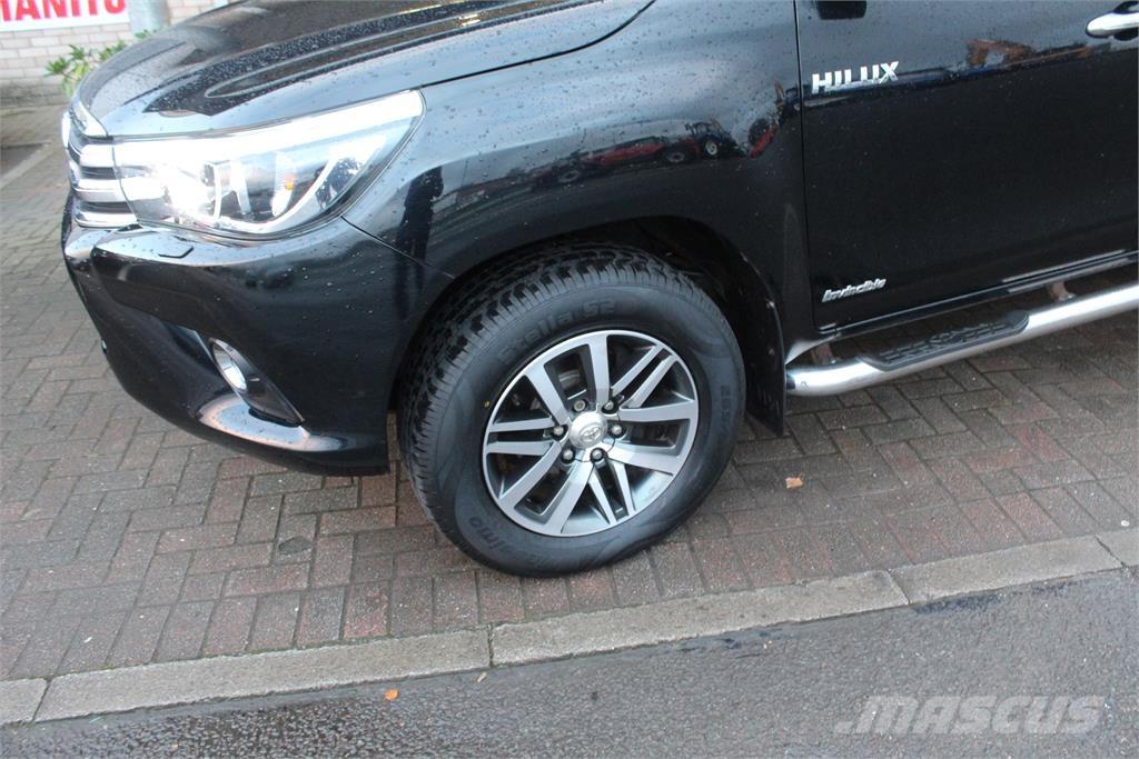 Toyota Hilux شاحنات خفيفة/مفصلية الجوانب