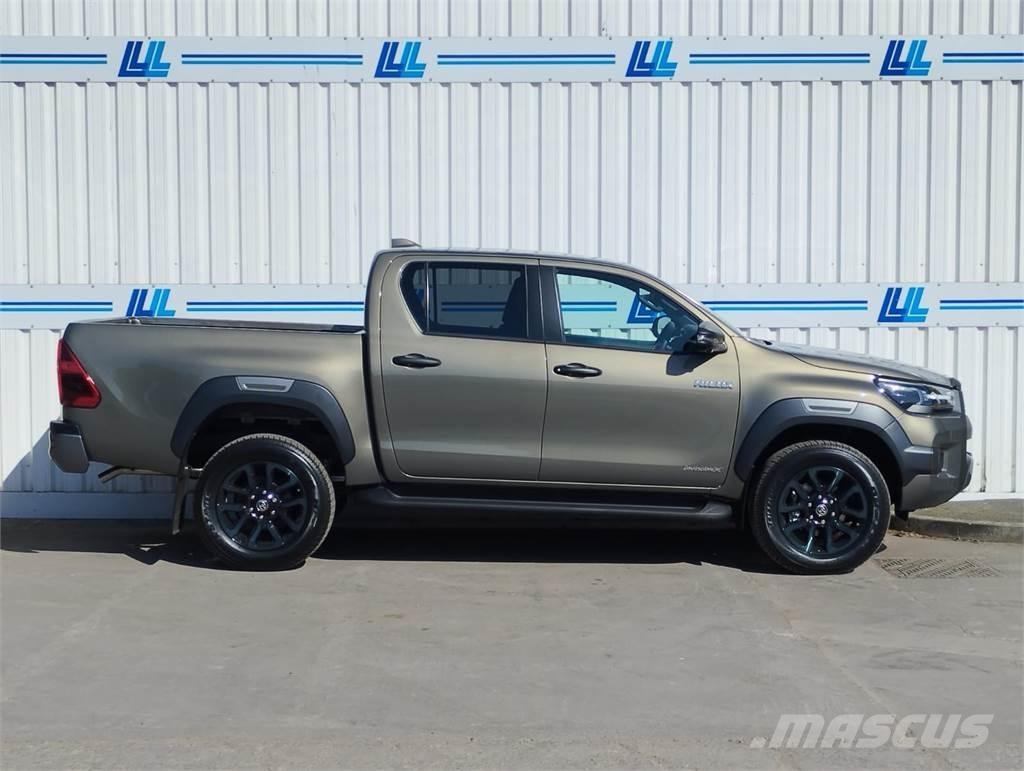 Toyota Invincible X شاحنات خفيفة/مفصلية الجوانب