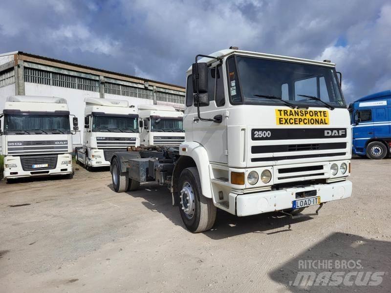 DAF 2500 ATI شاحنات بمقصورة وهيكل