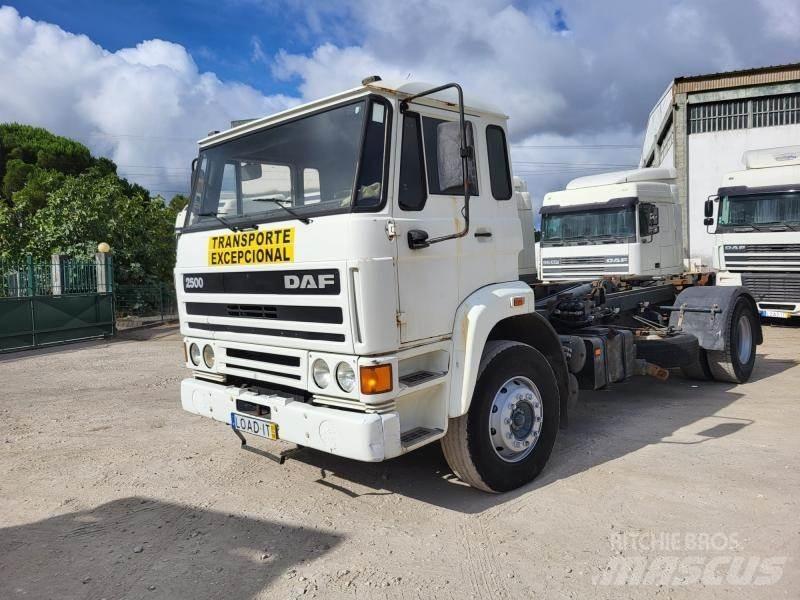 DAF 2500 ATI شاحنات بمقصورة وهيكل