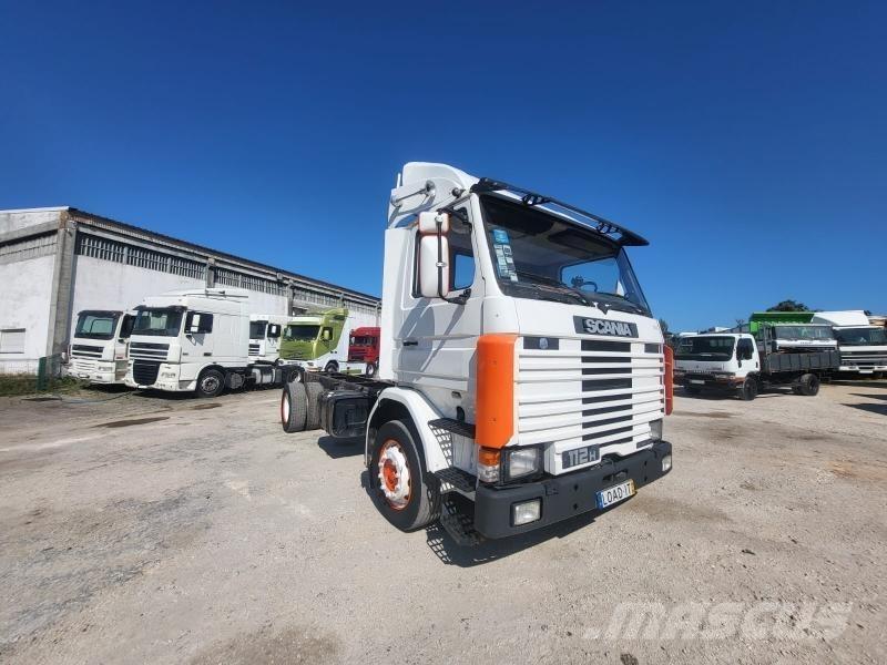 Scania 112 H شاحنات بمقصورة وهيكل