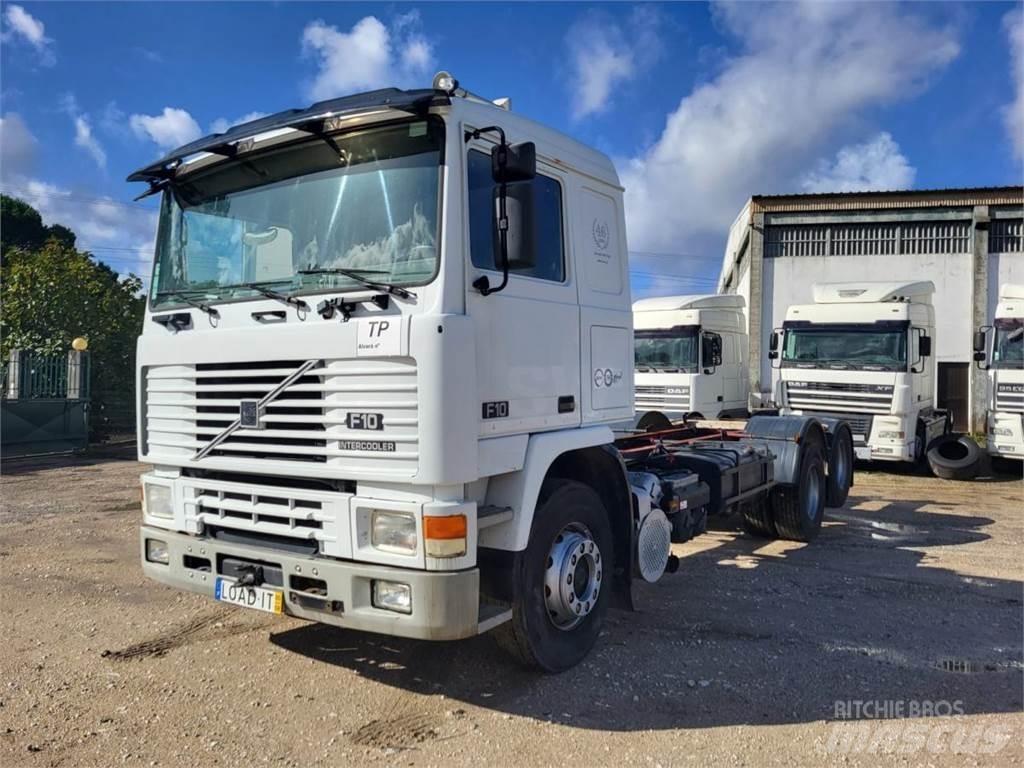 Volvo F10 شاحنات بمقصورة وهيكل
