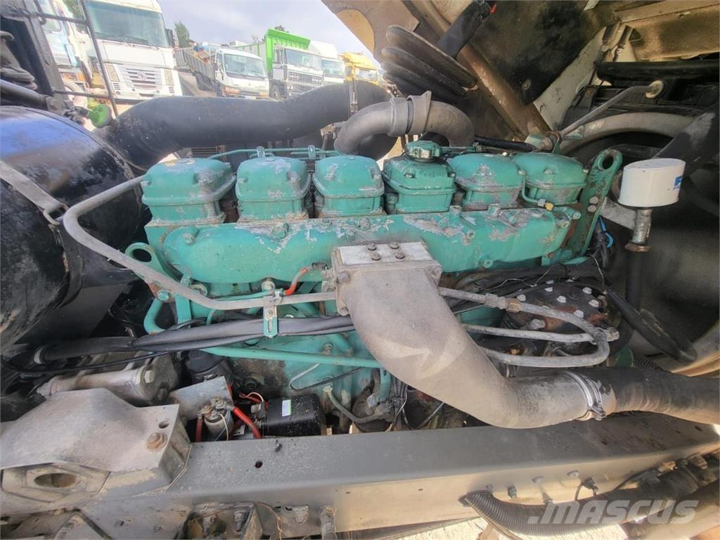 Volvo F10 شاحنات قلابة